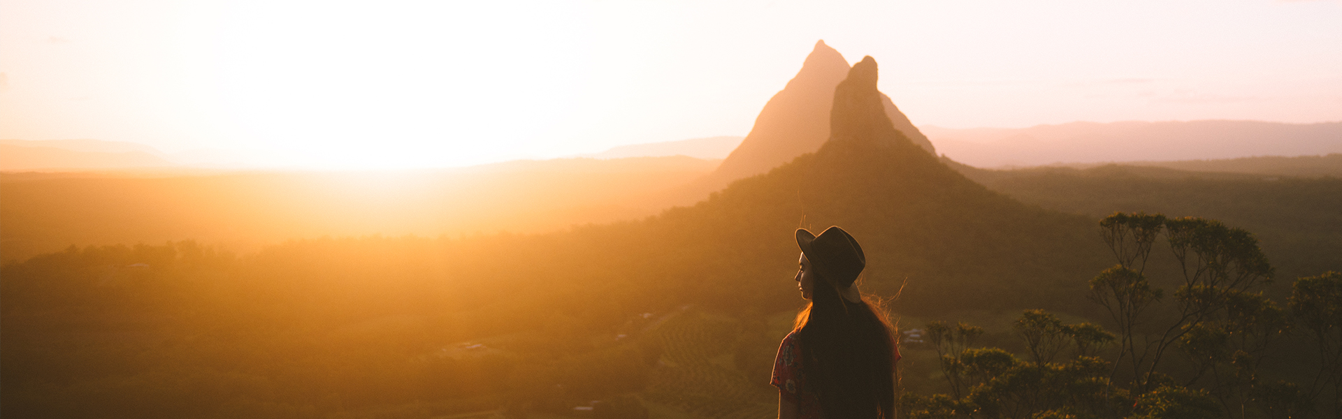 <p>Glass House Mountains</p>
